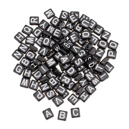 Cubes en plastique avec trou alphabet noir/blanc