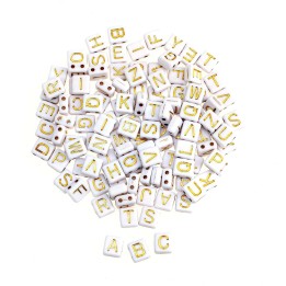 Cubes en plastique avec trou alphabet blanc/or