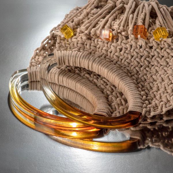 Makramee-Tasche mit Giessharz-Griff
